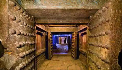 明蜀王陵比秦始皇陵晚1000年,其地宫极度豪华