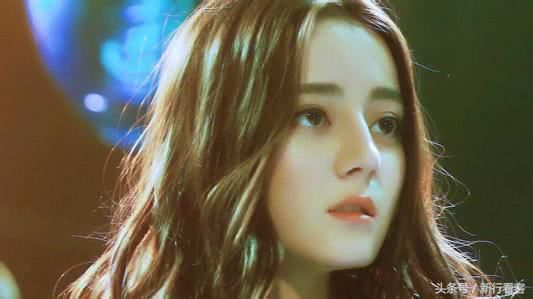 迪丽热巴PK 37岁柳岩,差距不是一般大!