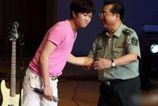 15岁少年比王思聪还狂?街头飙车,17岁入狱,如