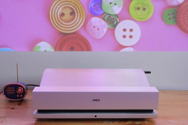 大屏新体验 白天照样清晰 坚果S2激光电视体验