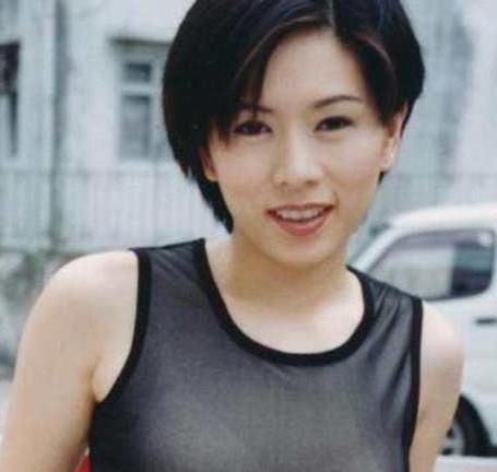 周星驰最对不起的女人,对周星驰一往情深,如今