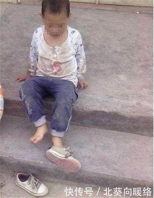 人豪车上乱涂鸦,车主看后,竟然倒给一千元钱做