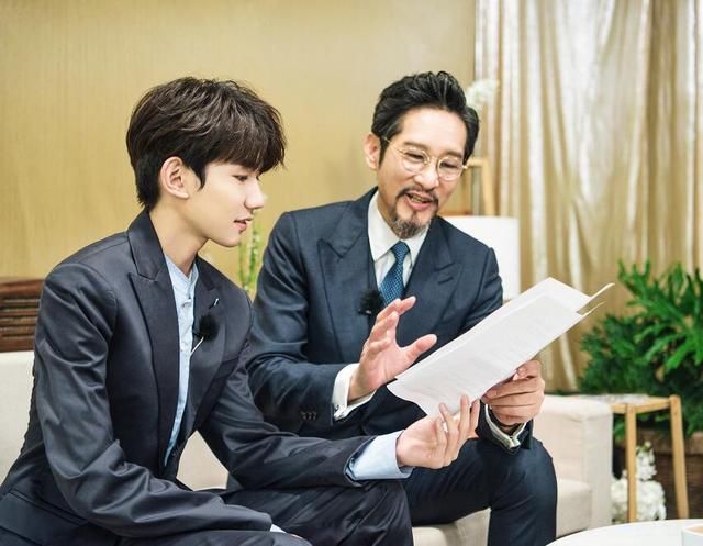 王劲松为何邀请王源参加《声临其境》?一细节证明源哥的人缘真好!