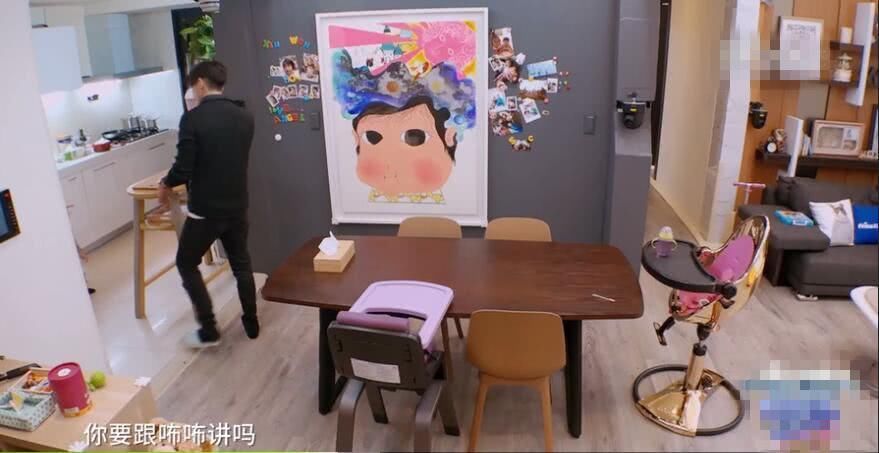 画中人是咘咘还是波妞?贾静雯家这幅画有意思