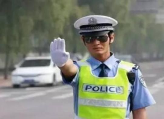 忘带驾照开车碰到交警查车怎么办?记住这一招