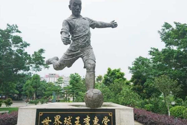 世界足坛史上五大球王:贝利、贝肯鲍尔毫无悬