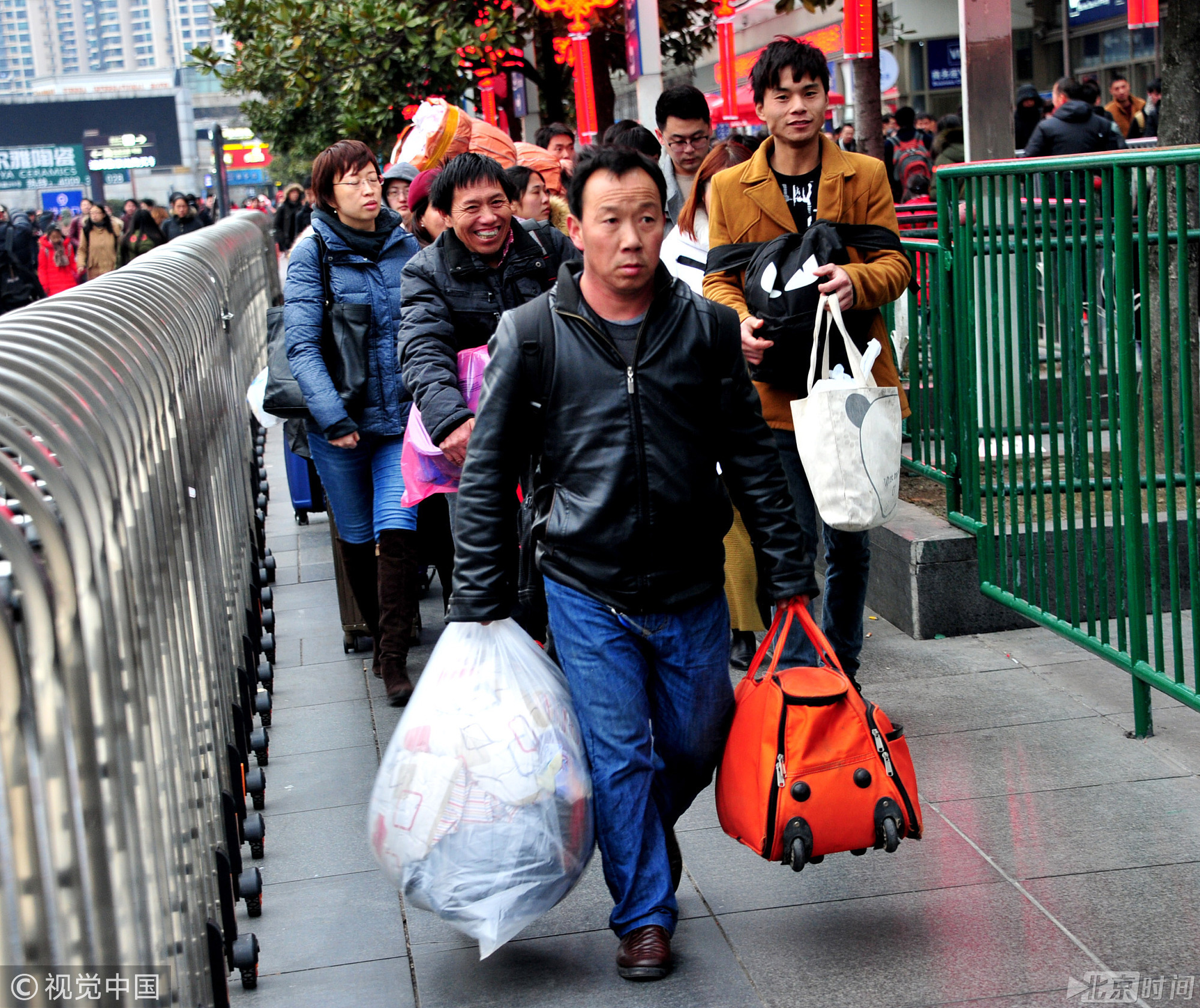 2018年2月3日，上海，当天是今年春运开启后的首个双休日，上海铁路迎来了一个节前客流小高峰。
图片作者:杨奕/视觉中国