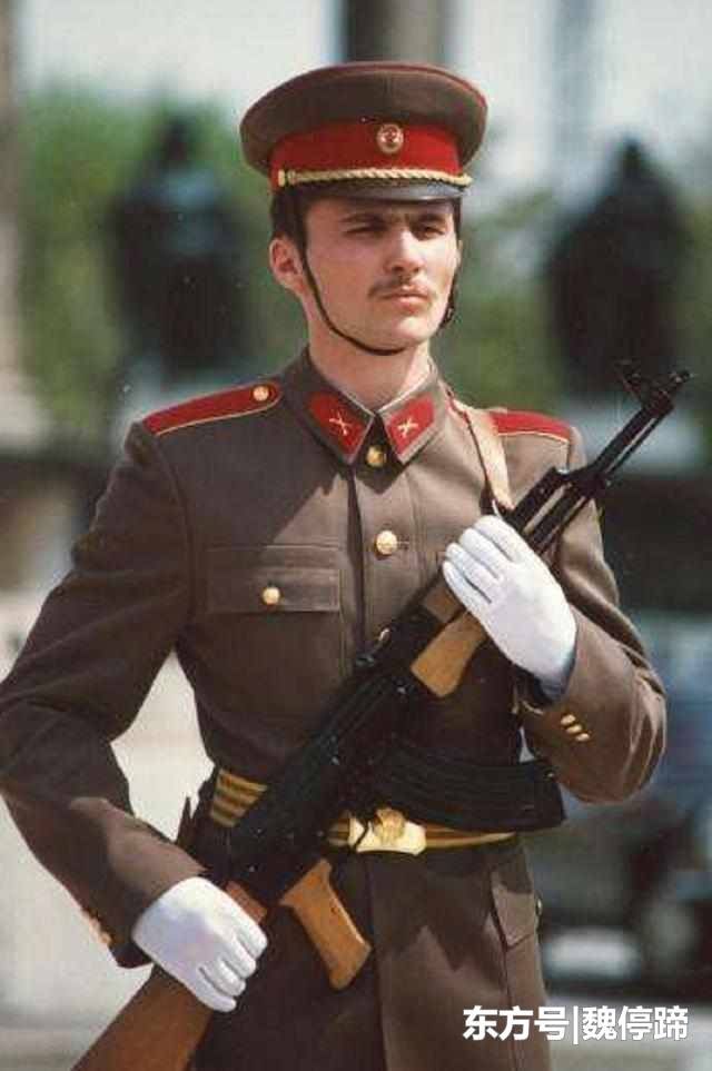 匈牙利作为东南欧国家被认为是华约的前沿,在当时军力上还是比较强大