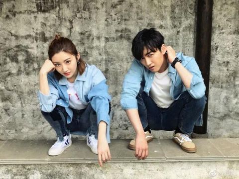 景甜陈晓晒情侣装,你们不把张继科、陈妍希放