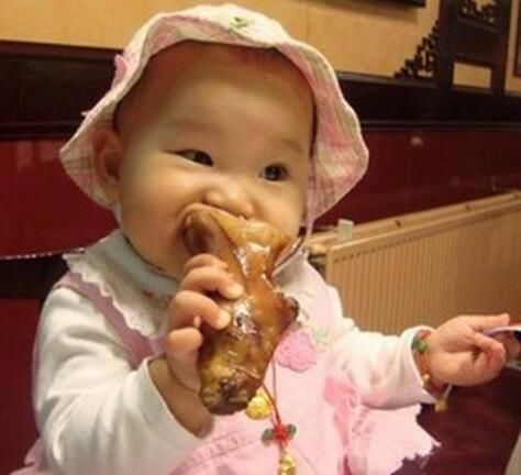 中国人吃猪蹄VS外国人吃猪蹄,差别太明显,网友