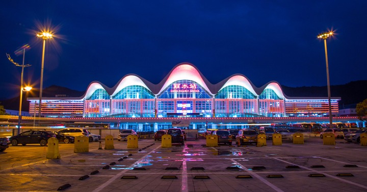 2017年1月10日6点30分,丽水火车站新站房正式投入使用.