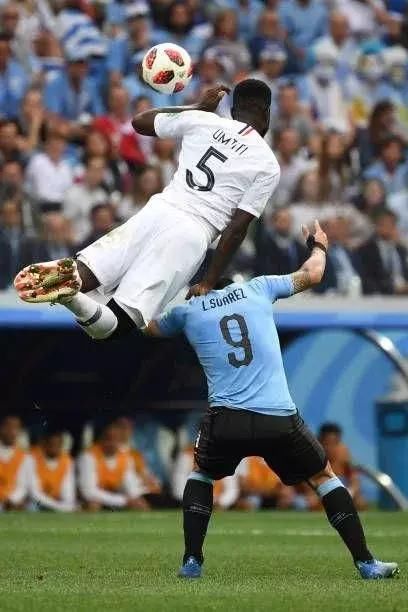 世界杯赛场现巴萨球员内斗,苏亚雷斯和乌姆蒂