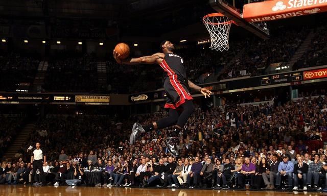 NBA5大腰腹力量惊人巨星,乔丹空中躲5人,巅峰