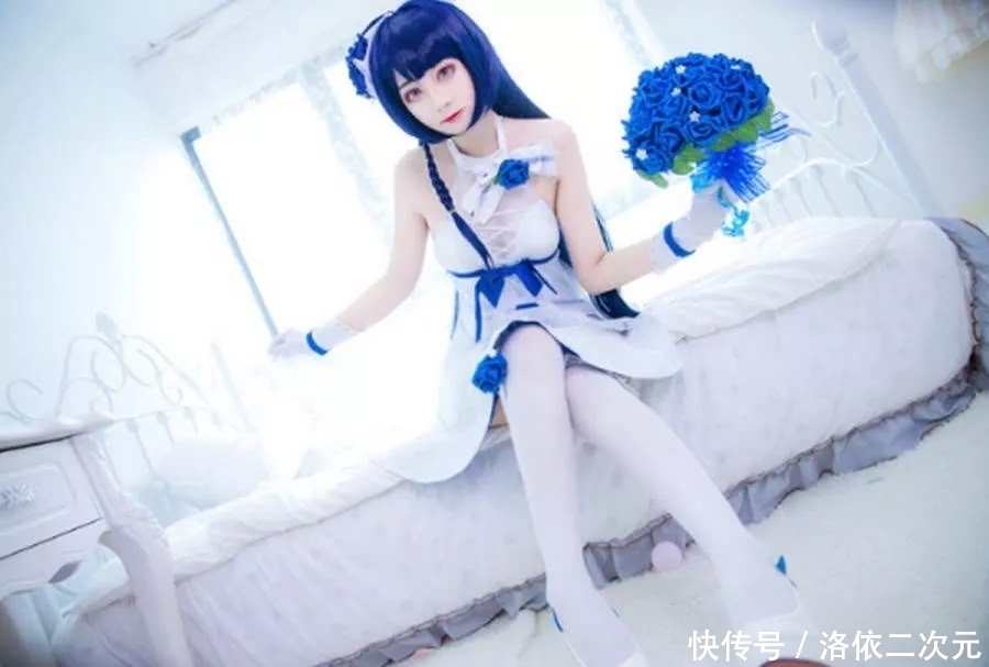 白丝COS花架芽衣小姐姐心动了吗 涂口唇的样