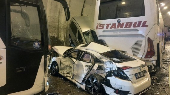 土耳其一隧道发生严重交通事故 多车连环相撞致数十人受伤