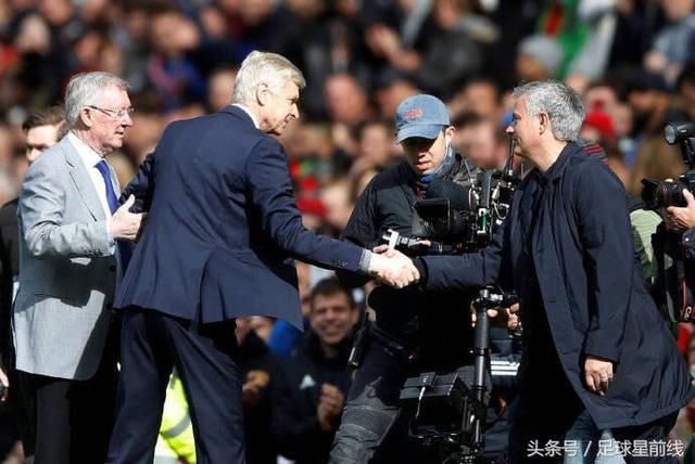 英超三代名帅化敌为友!弗格森穆帅温格一笑泯