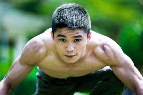 身高1.5米特种兵出身,吴京力捧得百花奖,战狼系