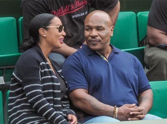 拳王泰森出现在法网现场,胡子花白成老爷爷,看