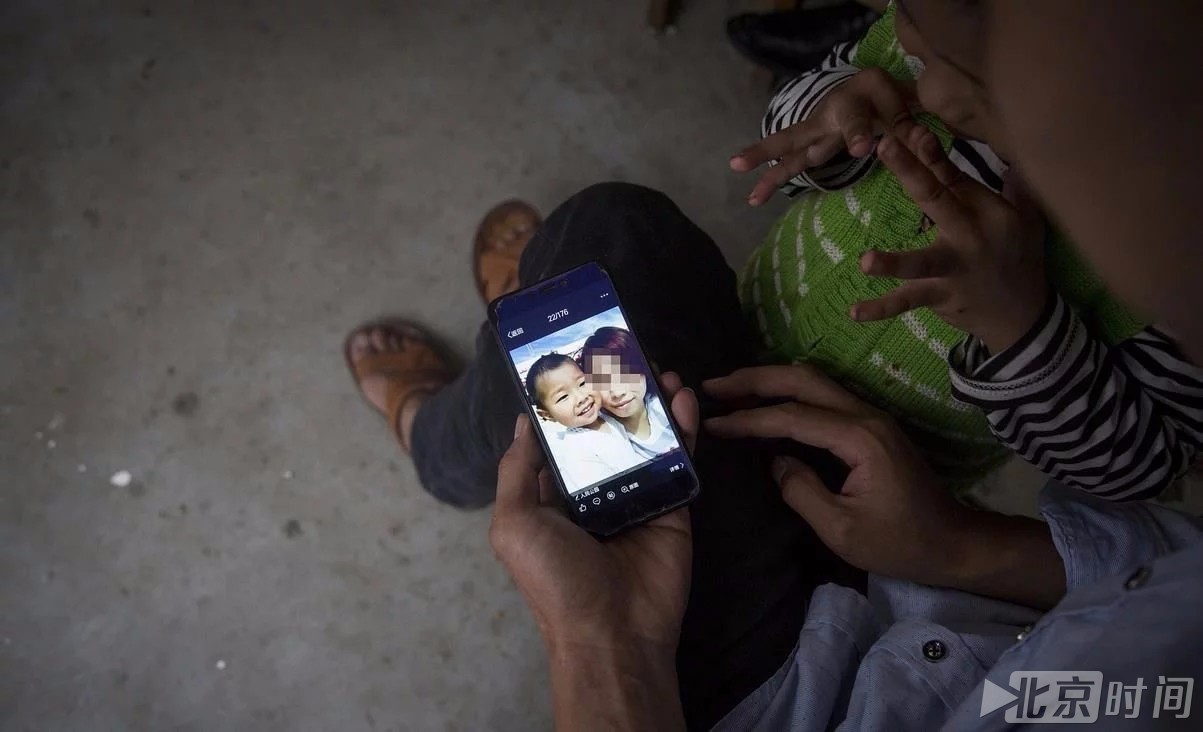 孤独症患儿被母遗弃 每天看照片叫妈 孤独症患儿被母遗弃 每天看照片叫妈