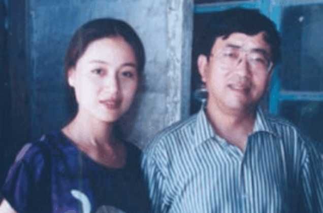 余秋雨马兰夫妇近照,恩爱32年相敬如宾,李红患