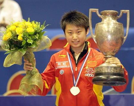 女乒天才16岁成最年轻世界冠军,因没文化被弃用,退役后考上清华