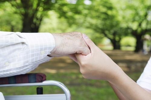 日本介护行业瞄准外国留学生 学费免息贷款保