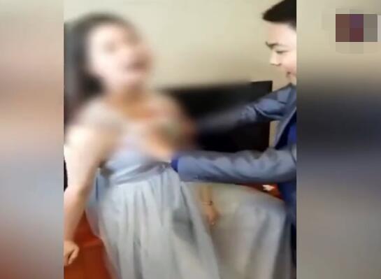 伴娘婚礼上遭男子揉胸 竟积极配合哈哈大笑_北京时间