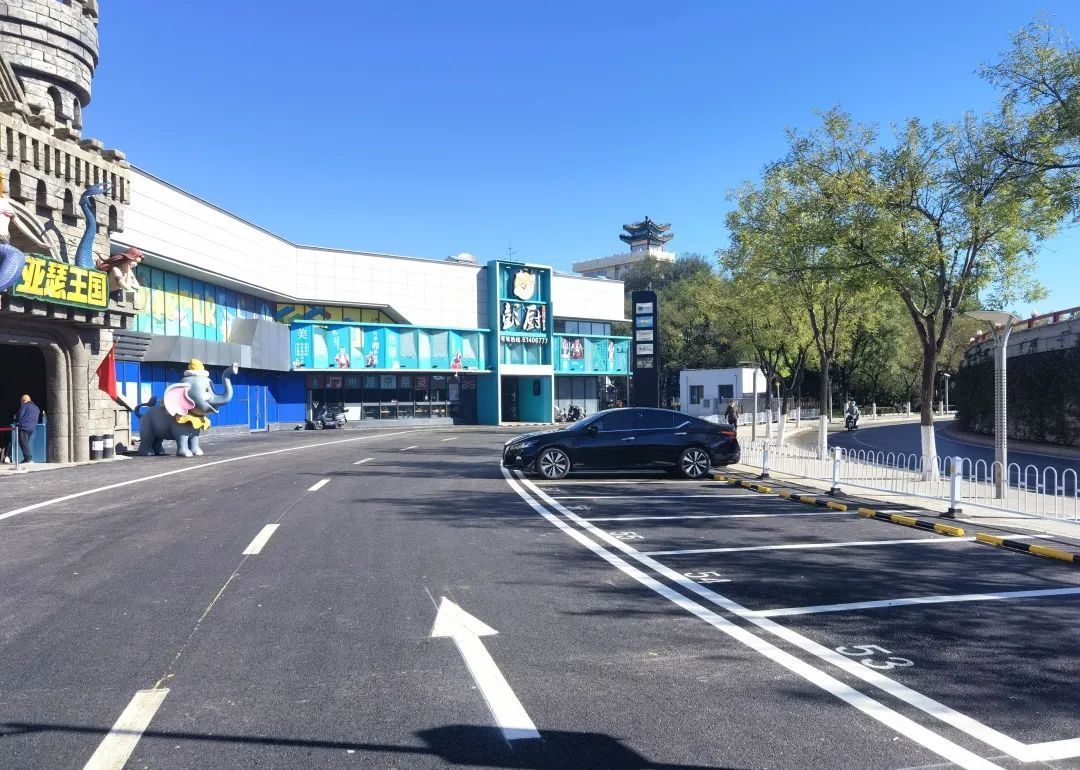 創城有我 順義這處商業區及時修補破損路面 保障市民安全出行 雪花新闻