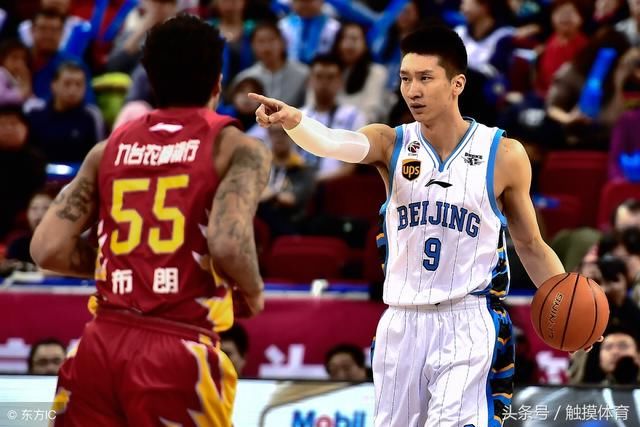 08男篮聚首五棵松!孙悦无球可打满脸不悦并惨