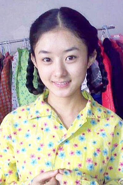 热巴18岁,赵丽颖18岁,杨幂18岁,都敌不过她18