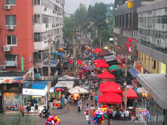 三里屯脏街变“靓”街 24小时城市书屋入住 三里屯脏街变“靓”街 24小时城市书屋入住