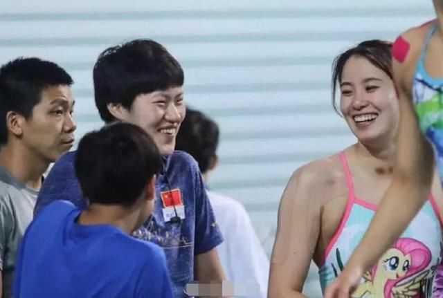 这是发生了什么?现在的傅园慧好美!公开亮相,