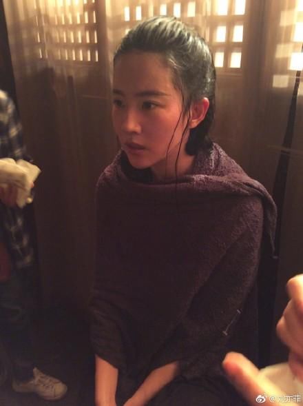 刘亦菲晒水戏后照片,原谅我忍不住笑出了声!