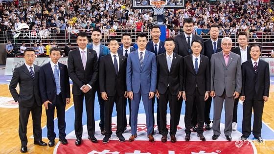 130秒丨燃动十年!男女篮08一代再重逢,姚明一