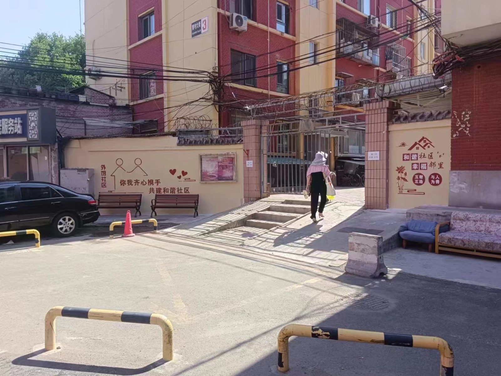 楼门“微改造” 安贞街道外馆社区齐力打造家门口的“风景”_北京时间