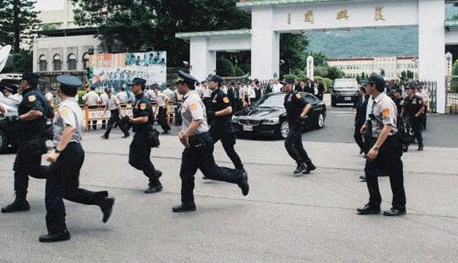 停课算什么! 蔡英文人肉盾牌影片曝光