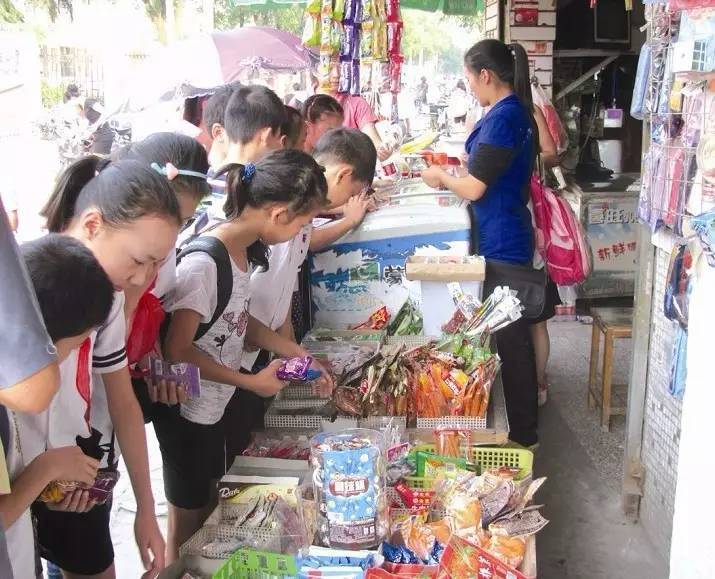 对小学生来说,把水果作为零食,就是很好补充矿物质和维生素的来源.