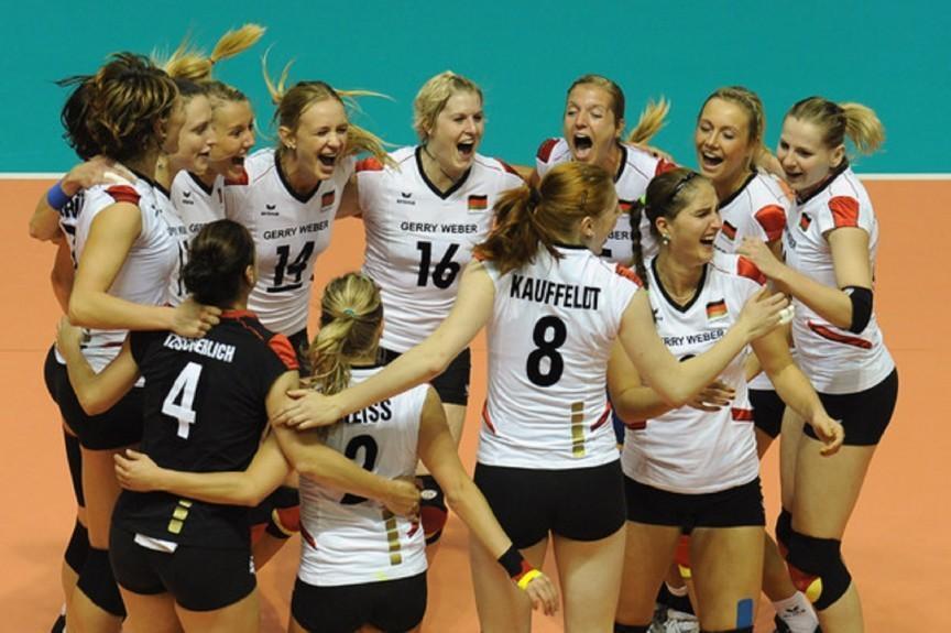 第七名：德国女子排球队。德国女排曾在上世纪90年代一度成为世界强队，但后来便战绩平平，已经连续三年未能进入奥运会。虽然没能有缘在里约见到她们，但德国女排的姑娘也都是金发碧眼的美女，身材也十分火辣，队长Margareta Kozuch被评为德国“女神队长”。