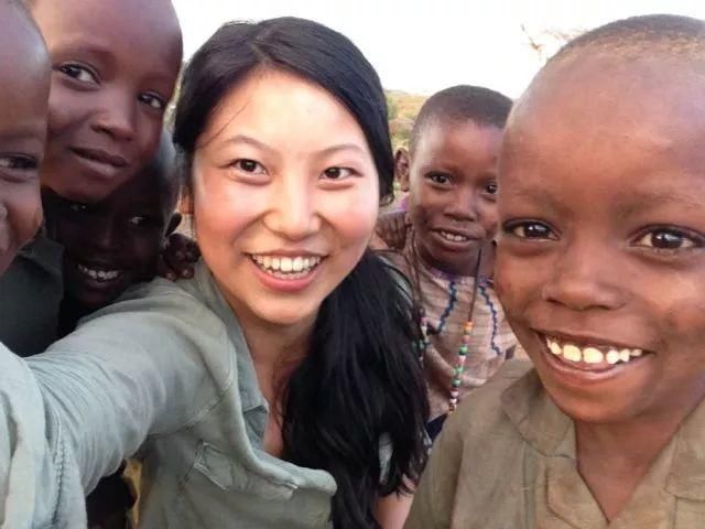 她放弃了在墨尔本的高薪工作和绿卡,去到尘土