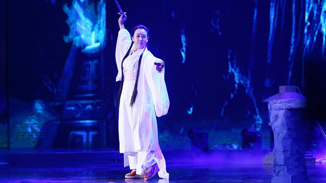 关凌变身“胖版小龙女” 爆笑演绎《武林头条》