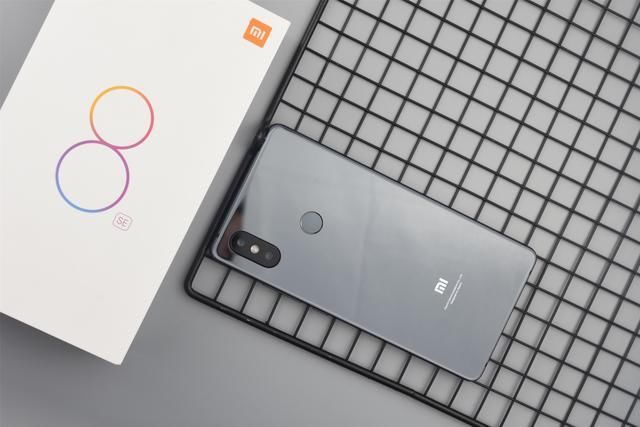 小米8SE评测:颜值性能皆出色,1799元真良心!