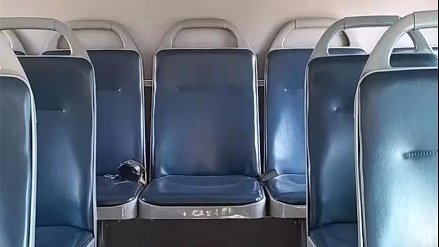 公交车末排中间座已致多位老人受伤,公交车上的“高危座”能拆了吗? 公交车末排中间座已致多位老人受伤,公交车上的“高危座”能拆了吗?