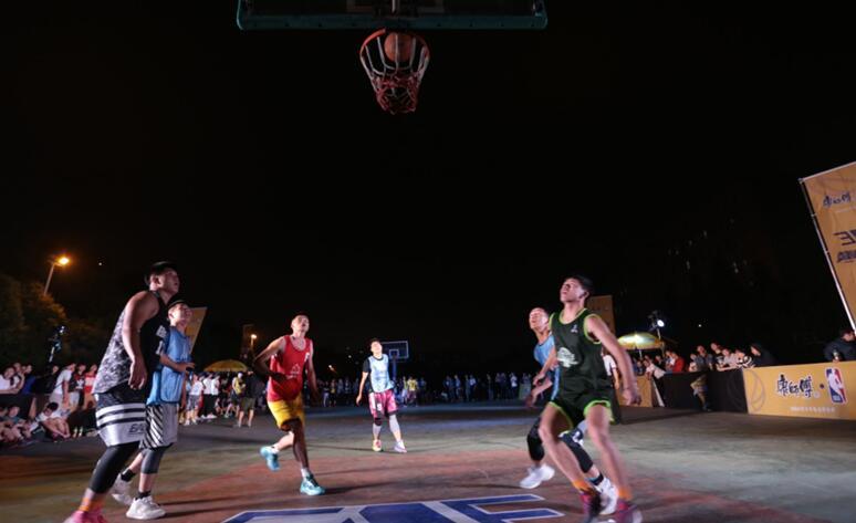 3v3 巅峰对决篮球赛激战正酣 康师傅冰红茶带