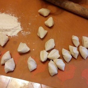 烫面手撖饺子皮,筋道有弹性,面食易熟,好消化!