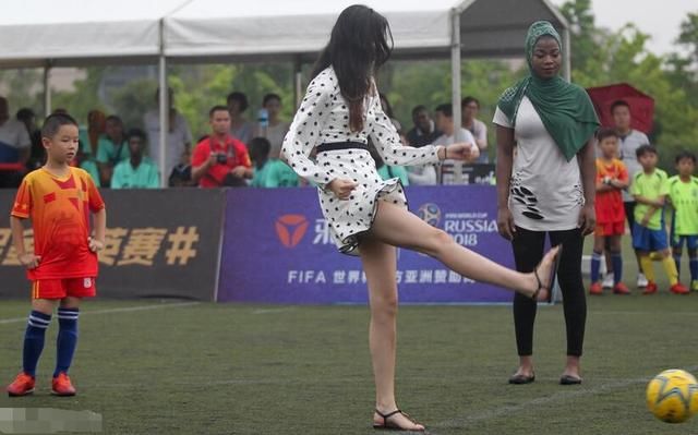 国足后继无人武磊已算顶级!太多人打着校园足