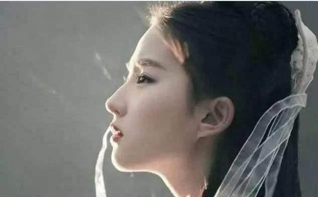 侧脸杀,赵丽颖杨颖柔美,迪丽热巴像男生,但三人