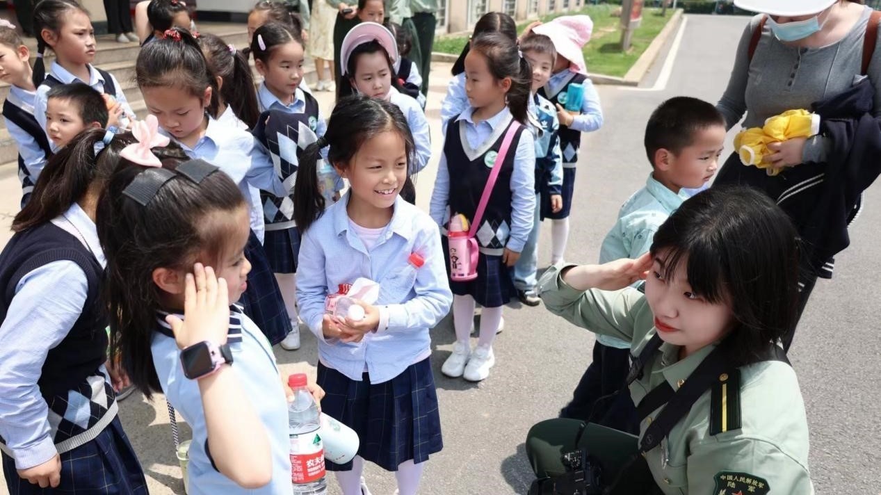 可爱！这些是你从未见过的军人“孩子气”