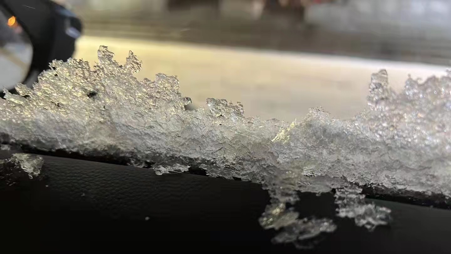 初雪变暴雪气温骤降 北京连续发布四大预警