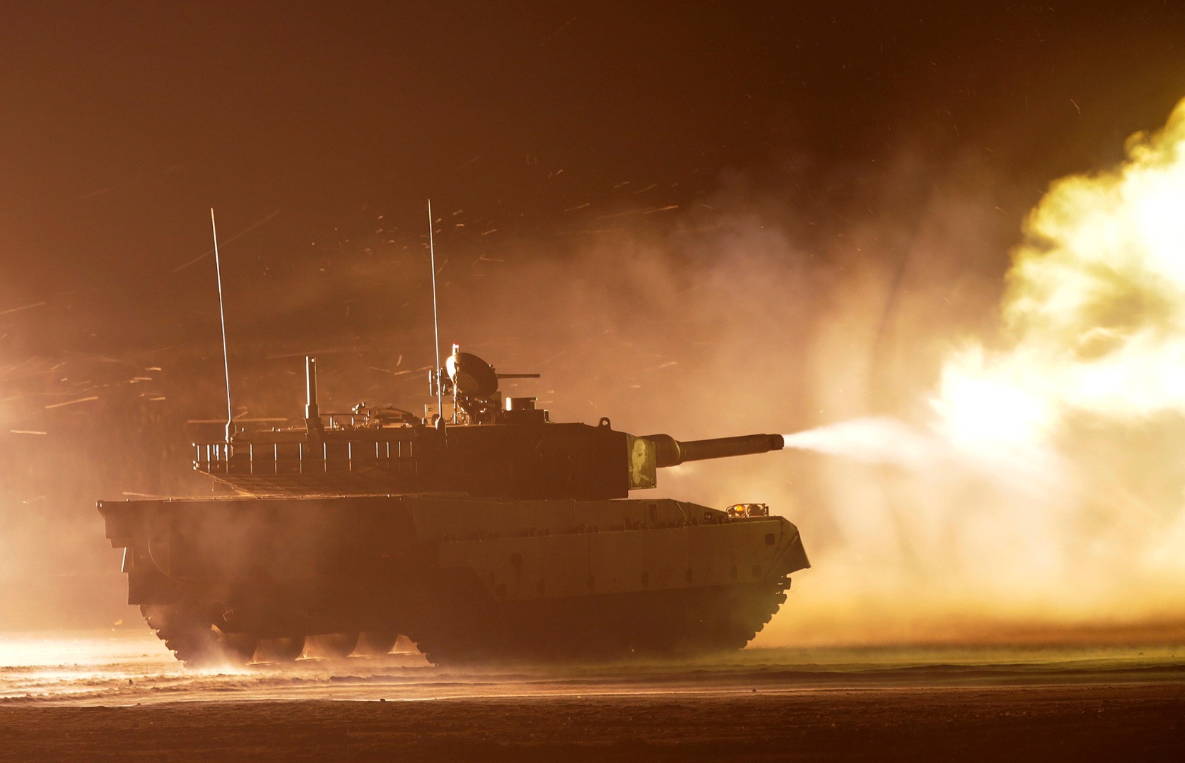 日本陆上自卫队于富士山附近展开军演