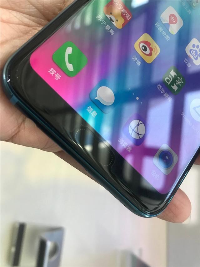 售价2599起,荣耀10发布,背面梦幻:正面这一点